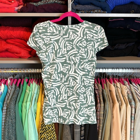 Loft sage and white print short sleeve scoop neck t shirt size XS​ - Picture 3 of 3